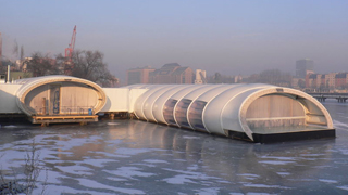 Badeschiff an der Spree